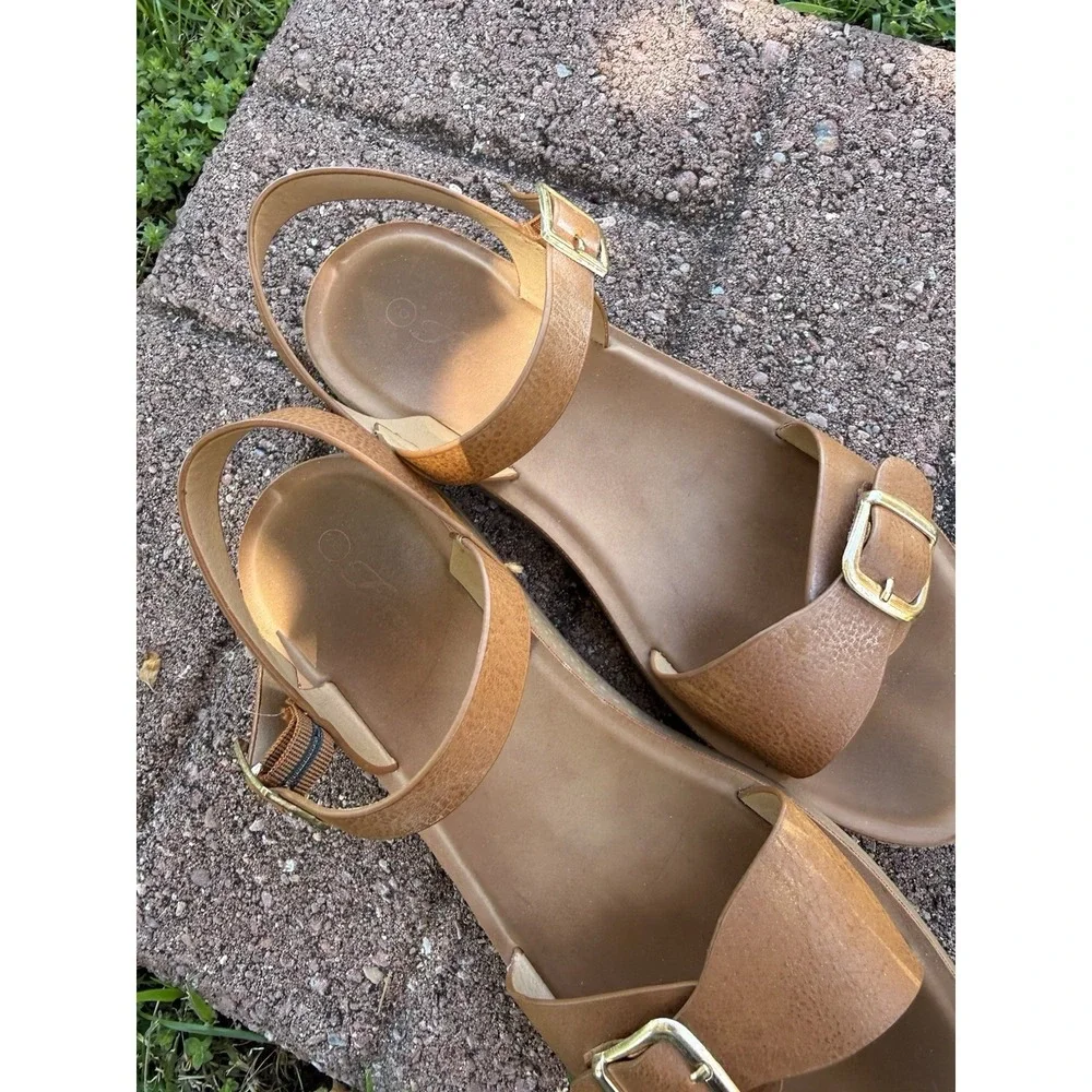 Forever Comfort Tan Faux Leather Buckle Flat Adjustable Strappy Sandals Size 8